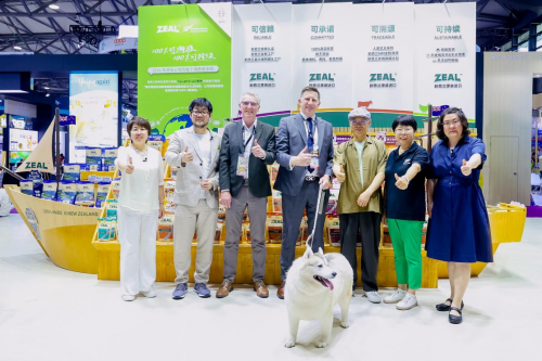 ZEAL真致戰(zhàn)略新品亞寵展首發(fā) 新西蘭貿發(fā)局代表親臨展臺共話新中寵物貿易